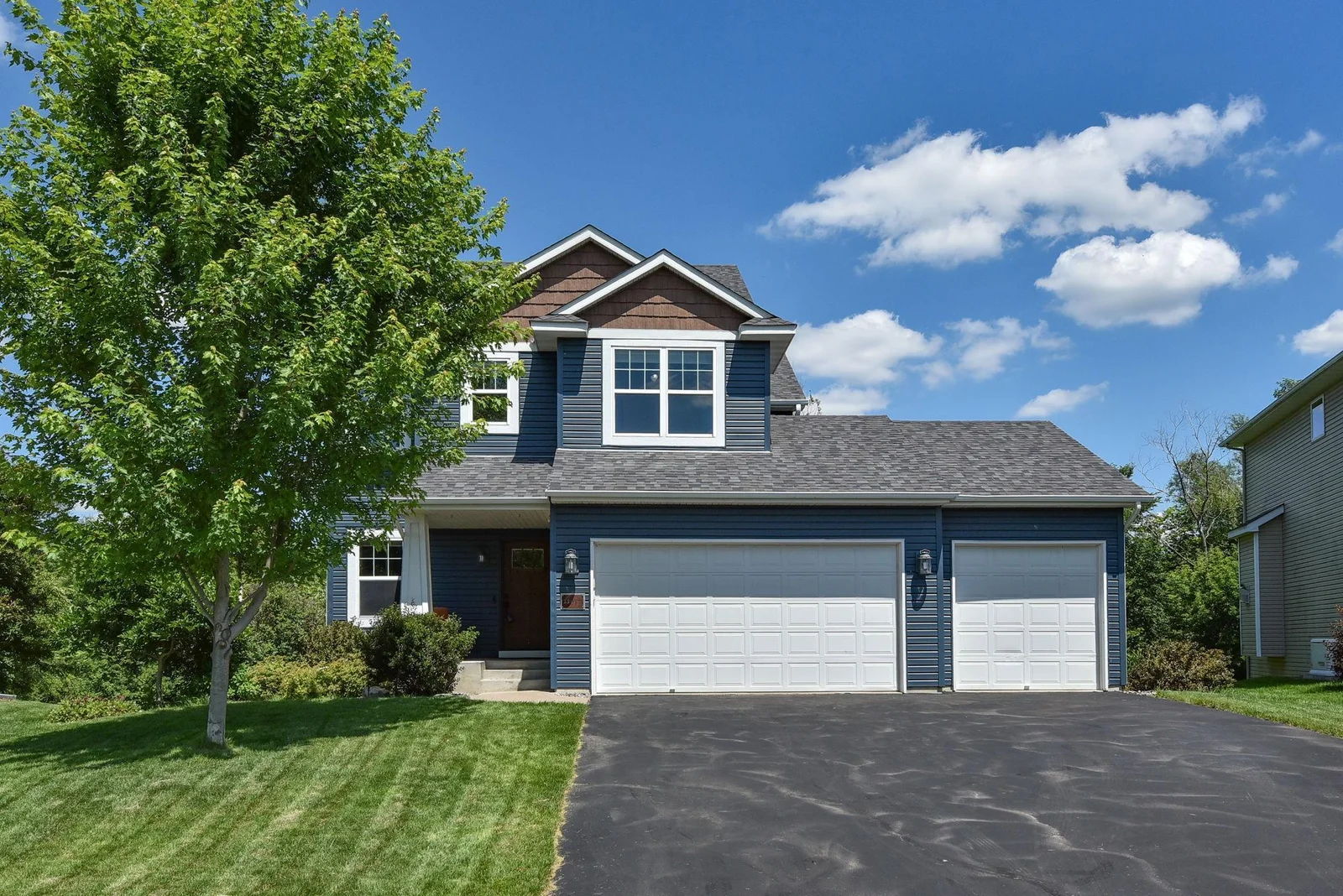 Great Front Curb Appeal!