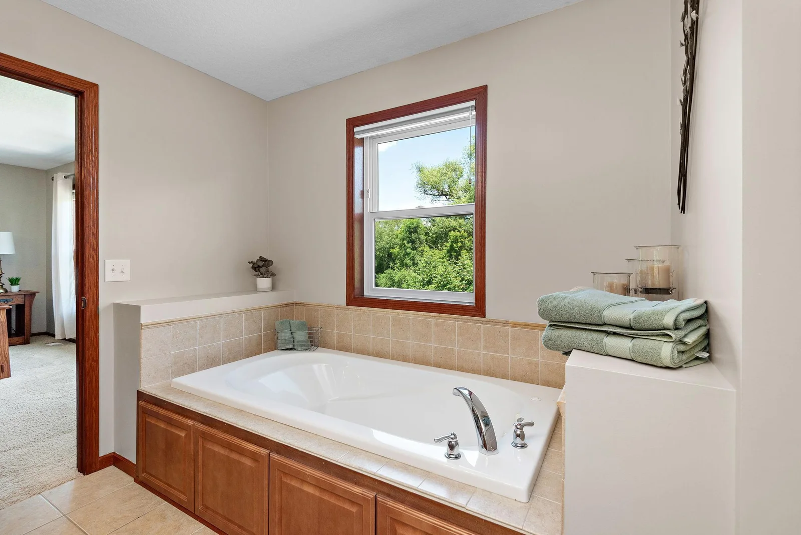 Primary/Owners Suite with jetted tub!