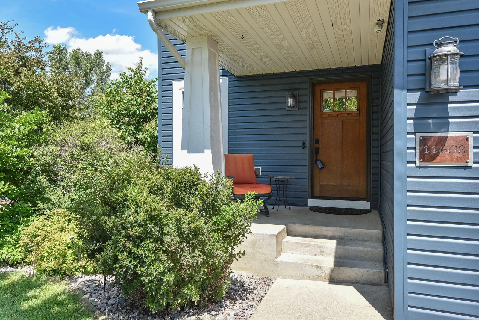 Covered Front Entry porch!