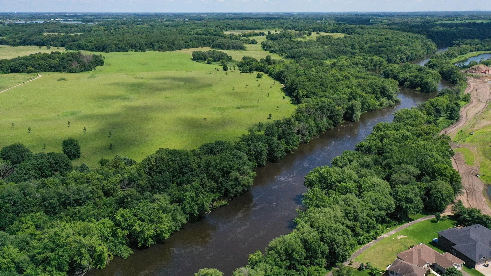 Aerial View showing Crow River and Crow Hassan Park Reserve!