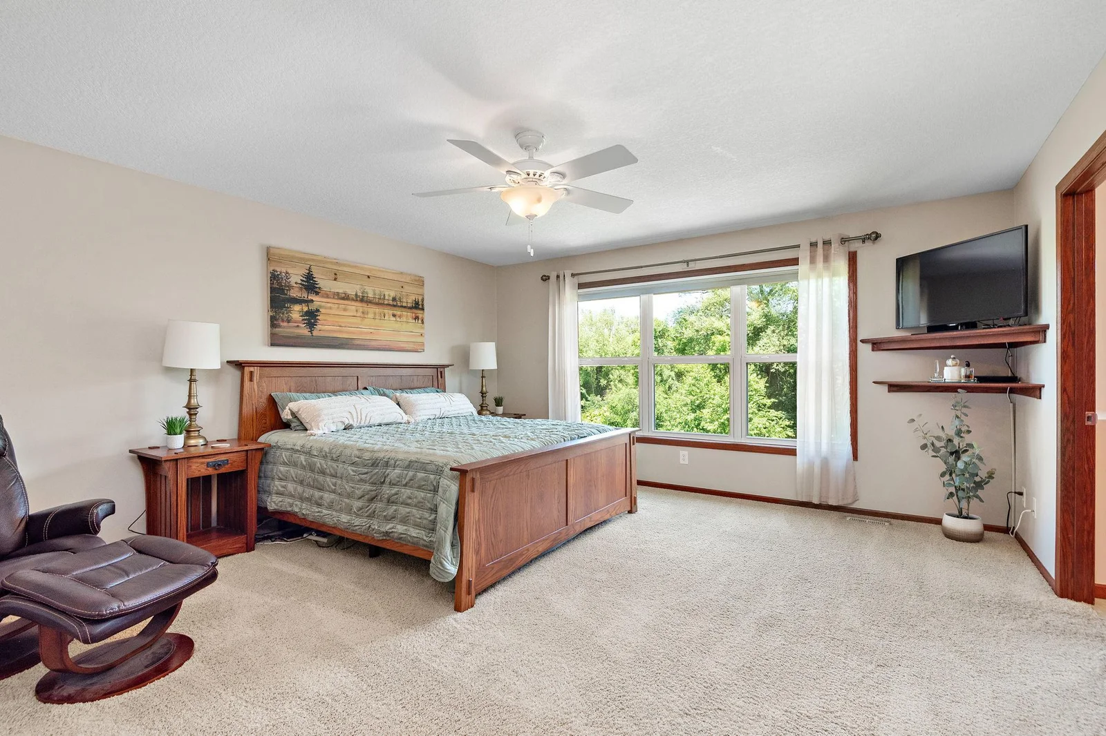 HUGE Primary/Owner's Suite with views or Crow Rover and Crow Hassan Park Reserve, huge walk-in closet, ceiling fan, jetted tub, separate shower, tile floors and double vanity sink!