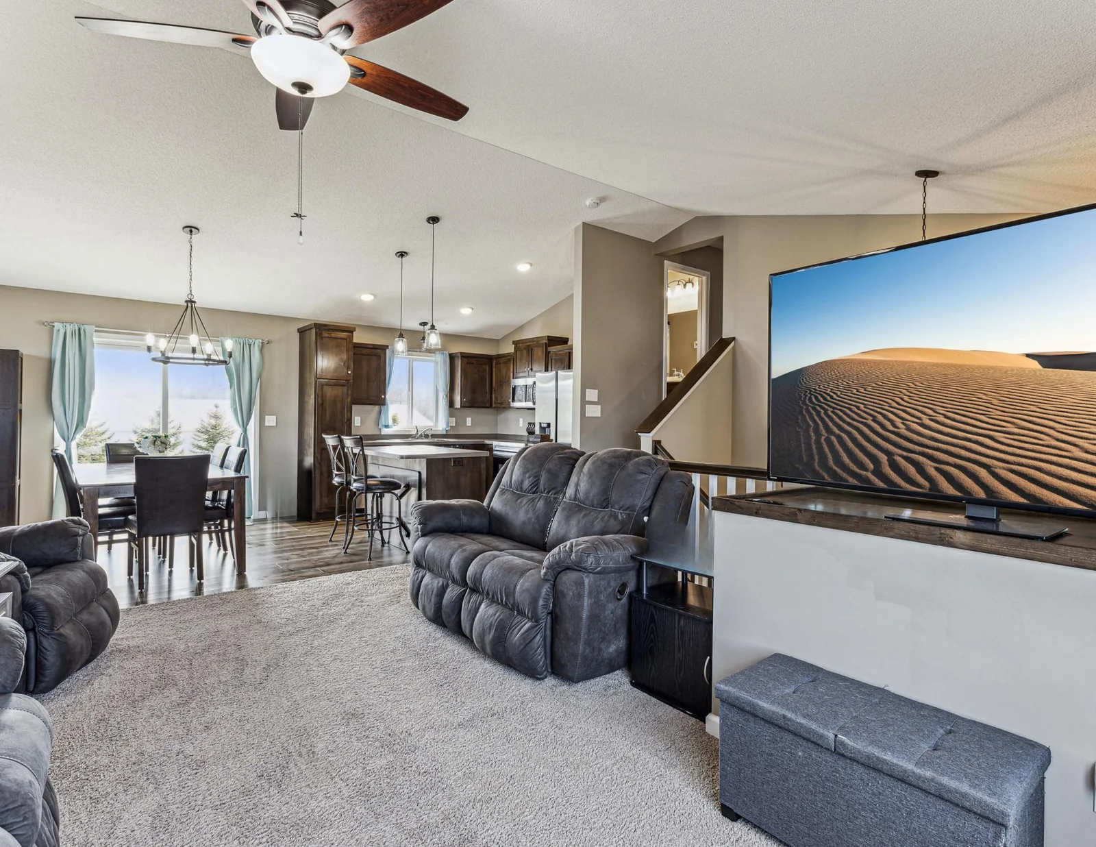 Living Room (2).jpg