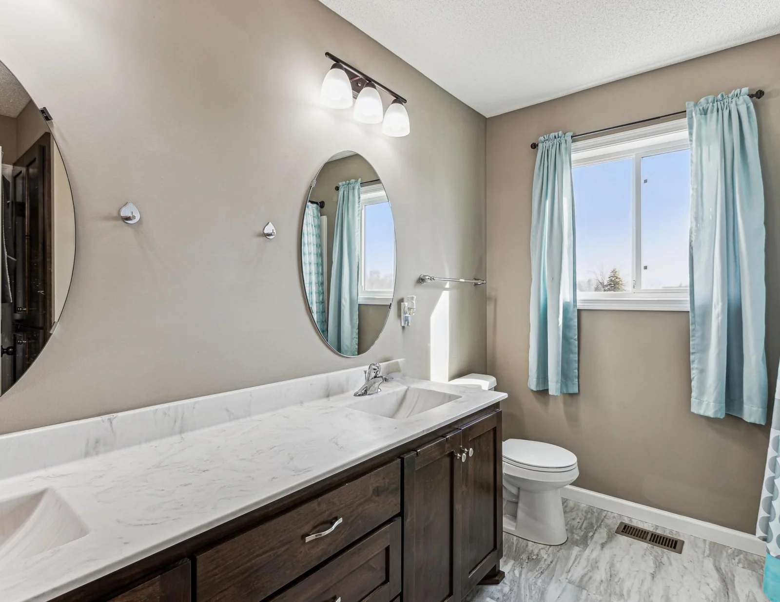 3/4 Bathroom.jpg