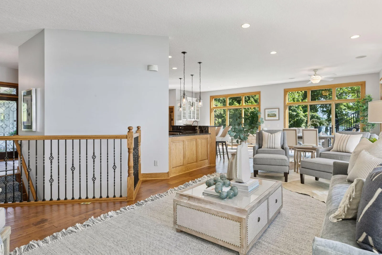 TRanistion from Living Room to Kitchen/Dining area