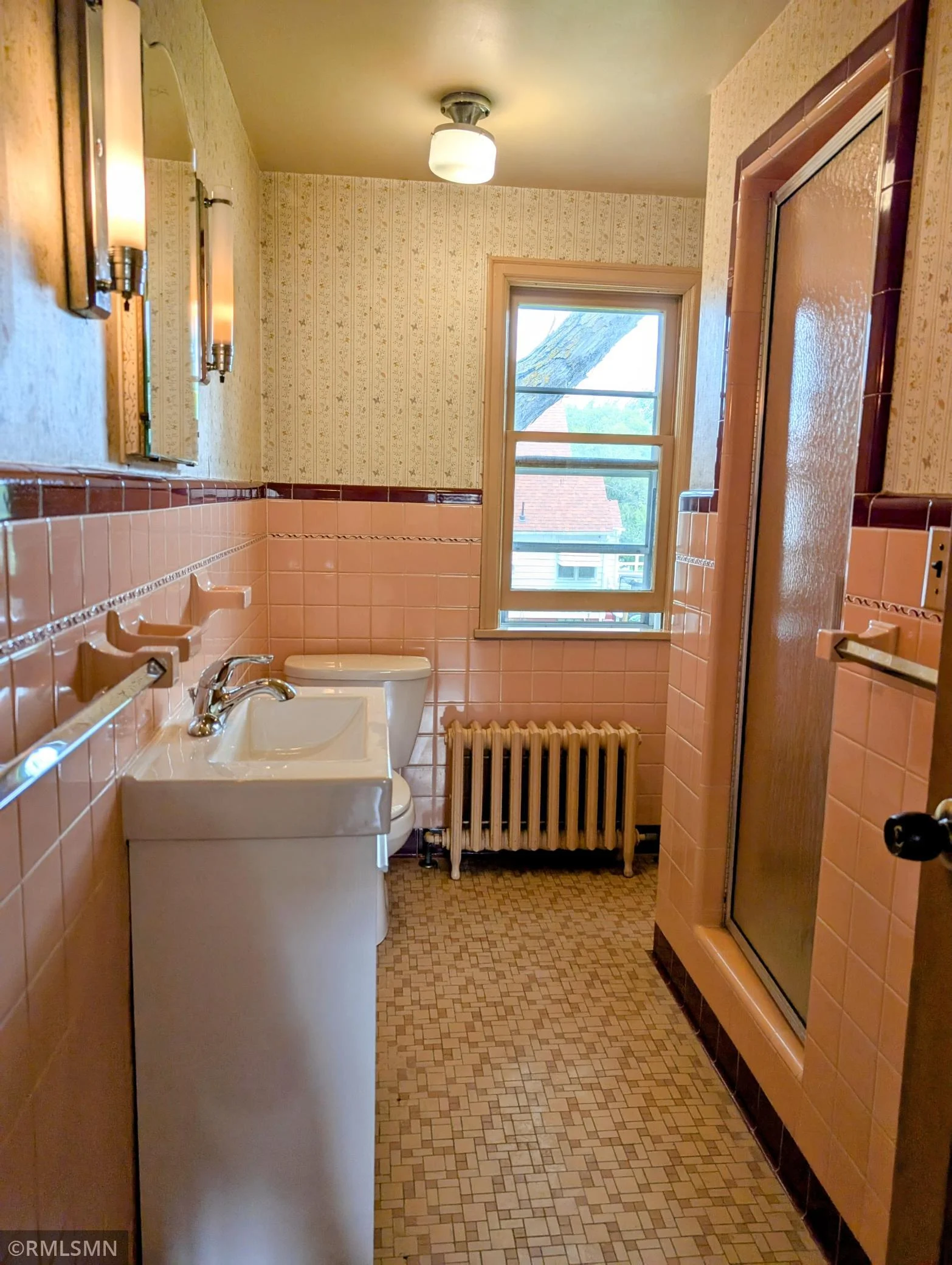 Upper level 3/4 bathroom