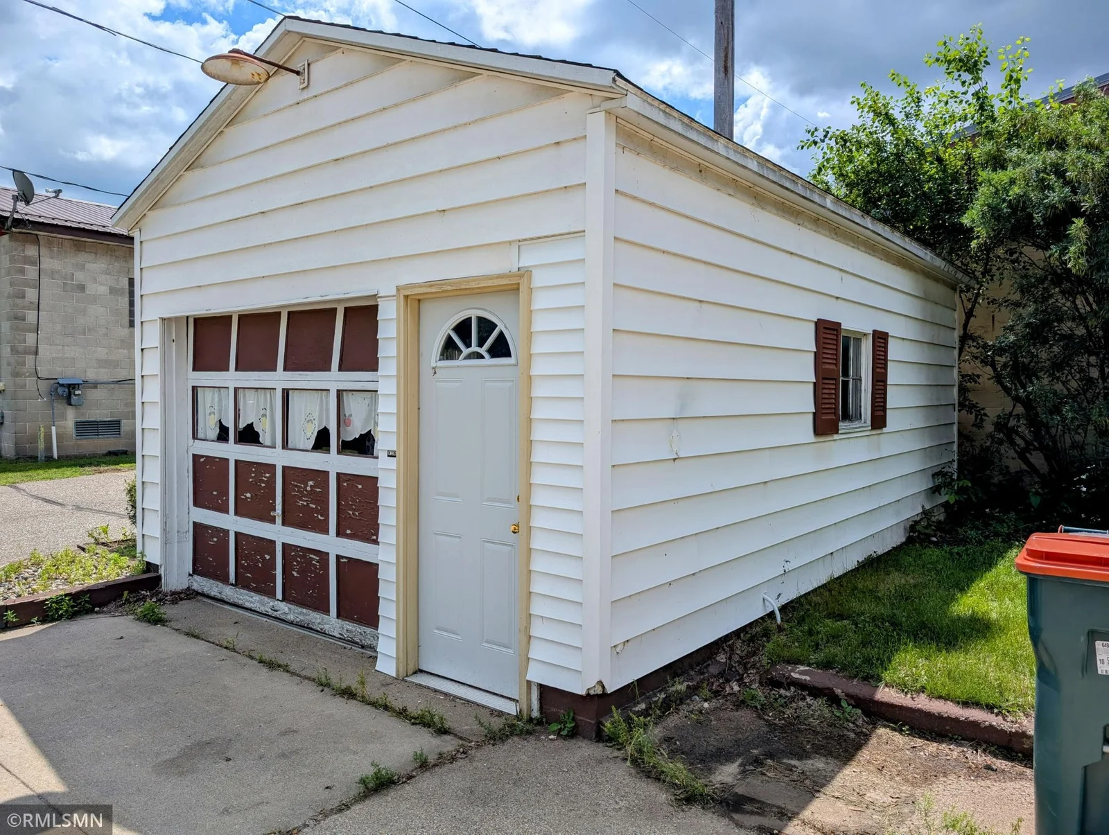 Detached single garage