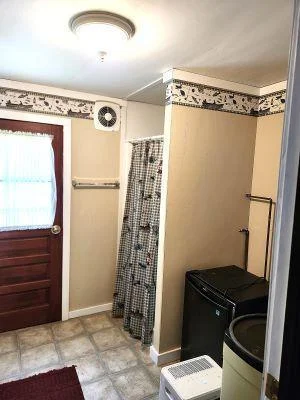 Shower room with own entrance