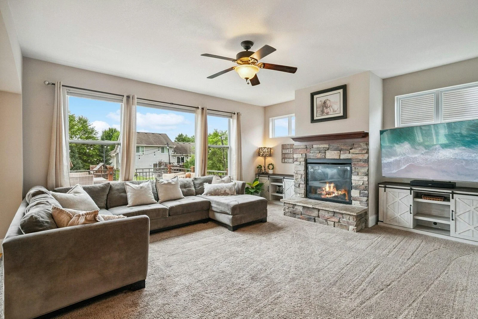 Living Room features gas fireplace