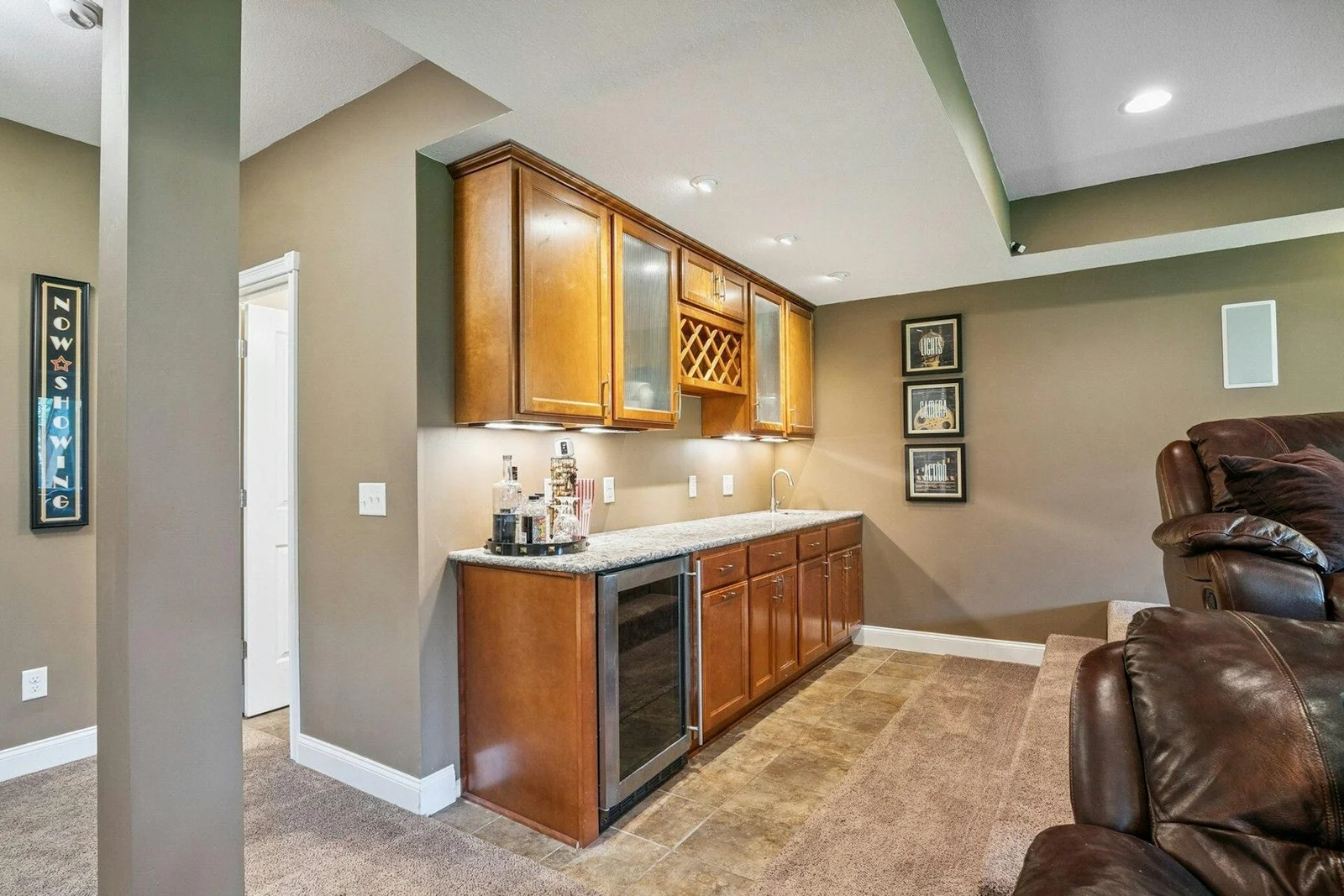 Wet Bar offers Beverages and more