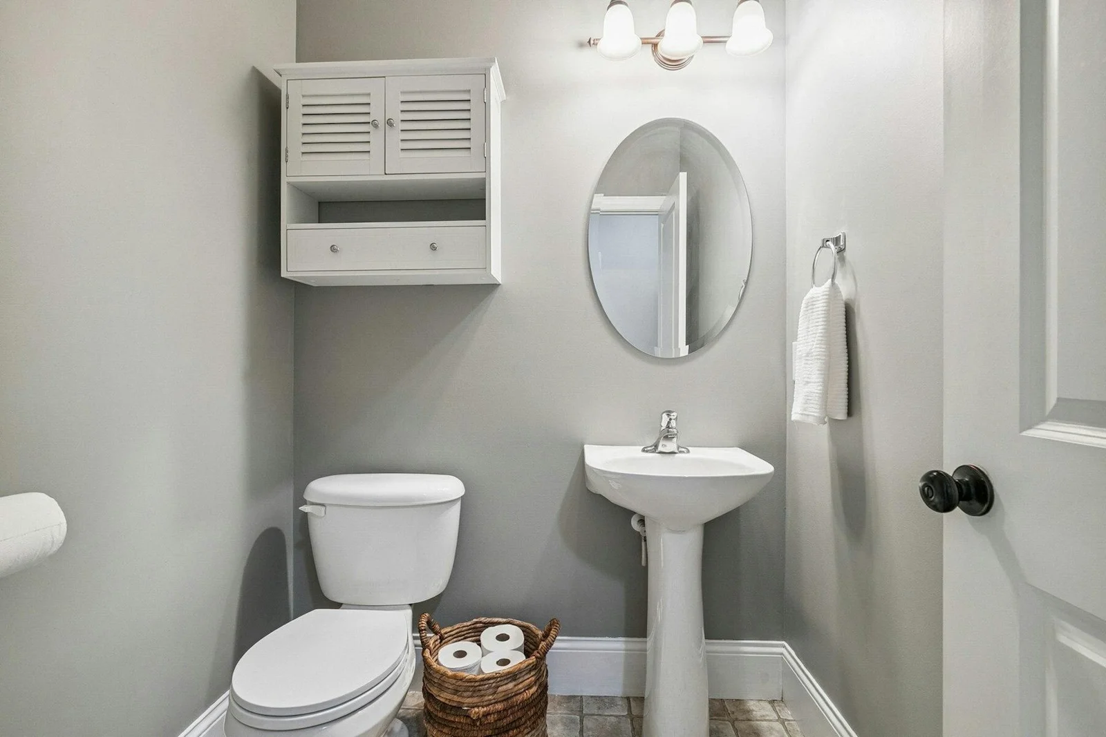Main Floor 1/2 Bath