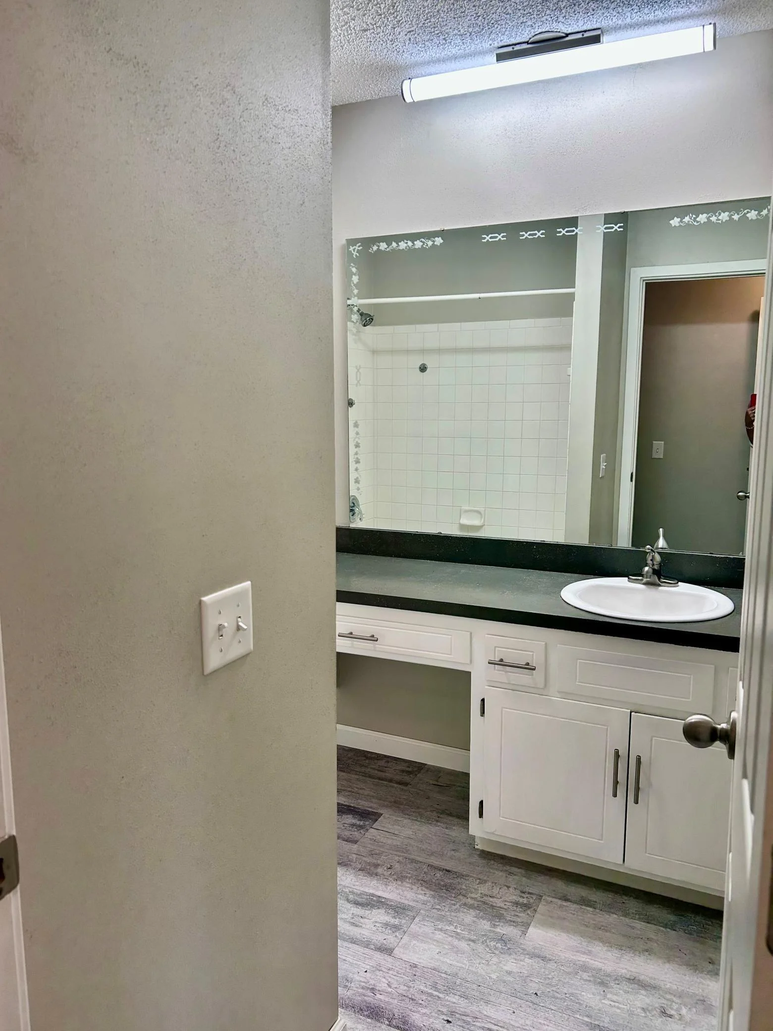 Upstairs full bath