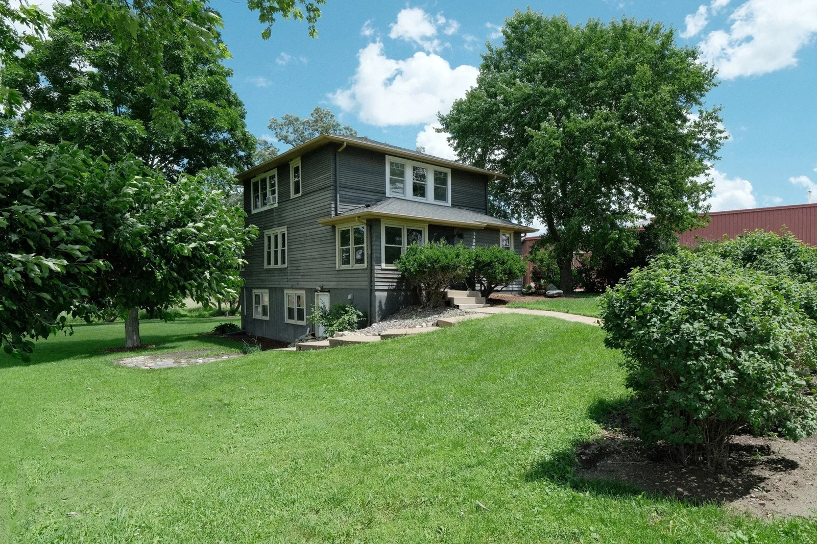 Main House: Approx 2000 sf