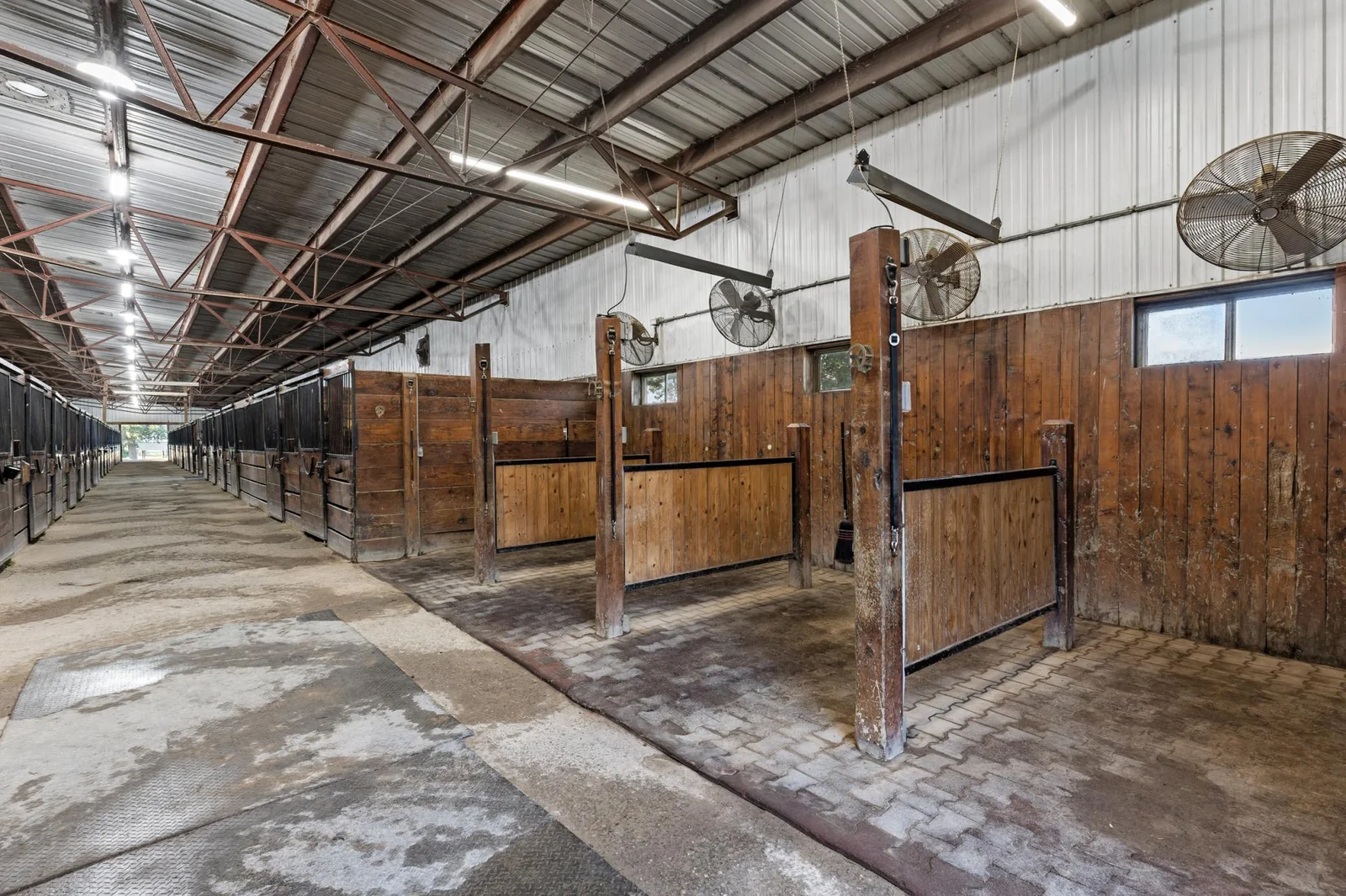 South Stall Aisle: 36 stalls 10' x 12'; 4 grooming stalls