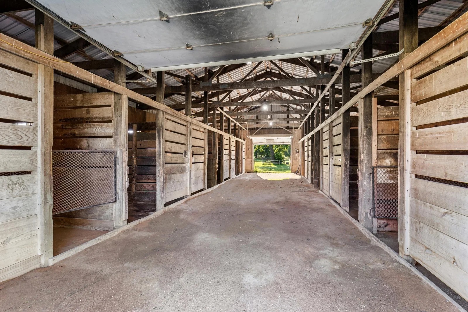 Lower Barn: 12 stalls - 9' x 12' - 14' aisle
