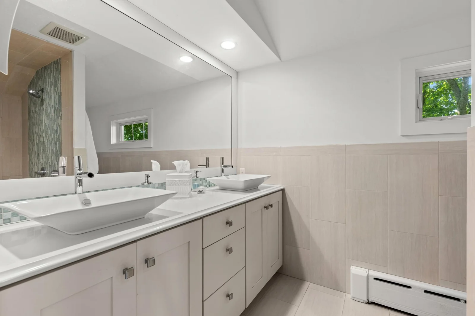 House-Upper-level Bathroom