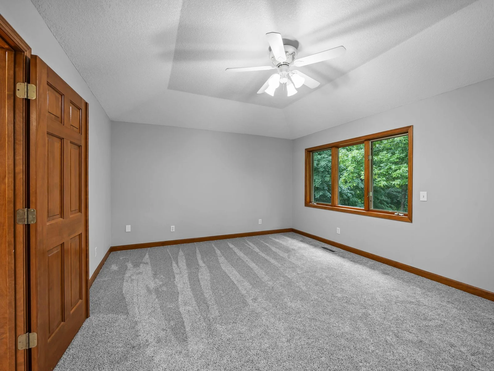 45-web-or-mls-2425 Peace Cir-204.jpg