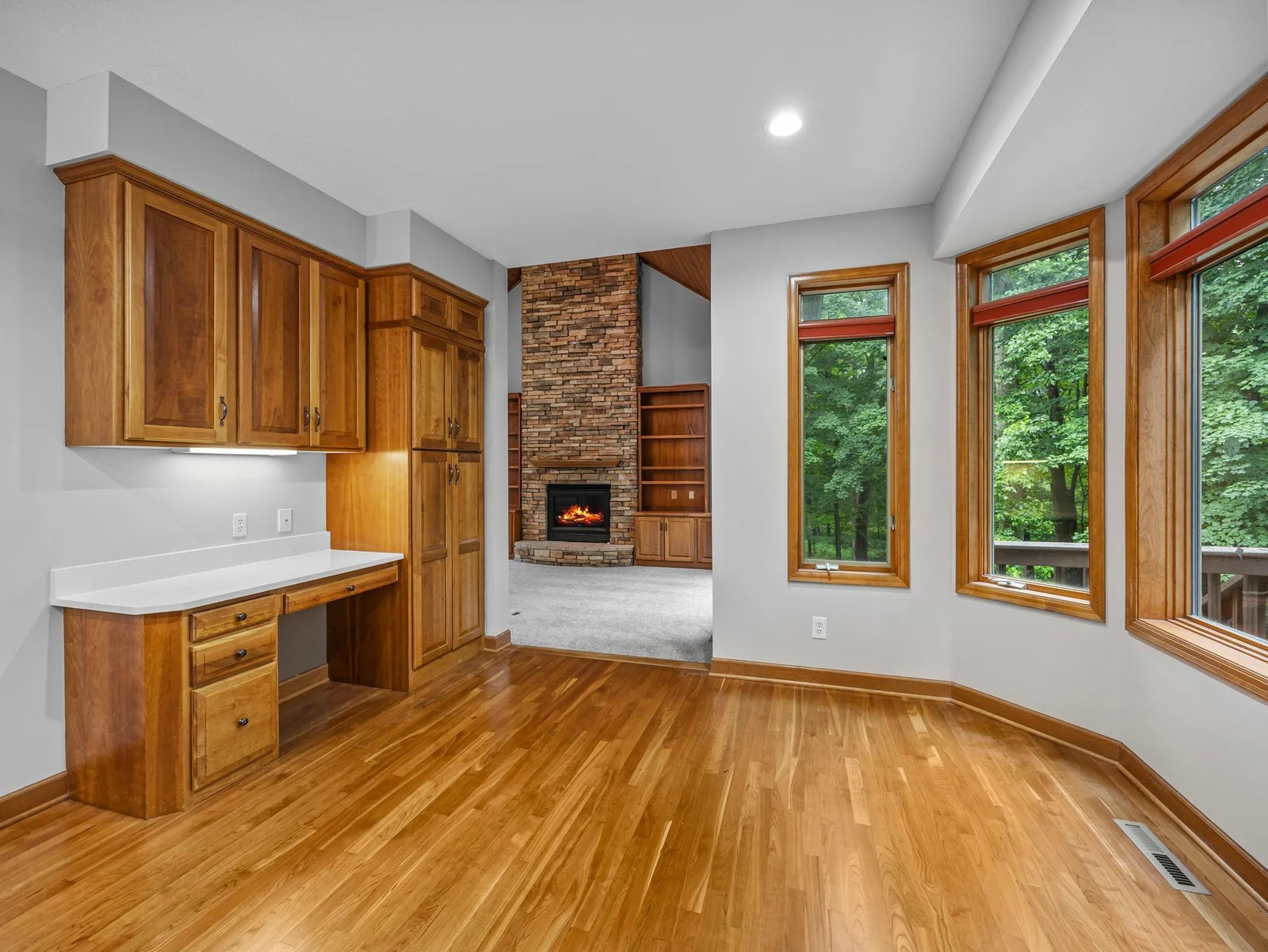 23-web-or-mls-2425 Peace Cir-121.jpg
