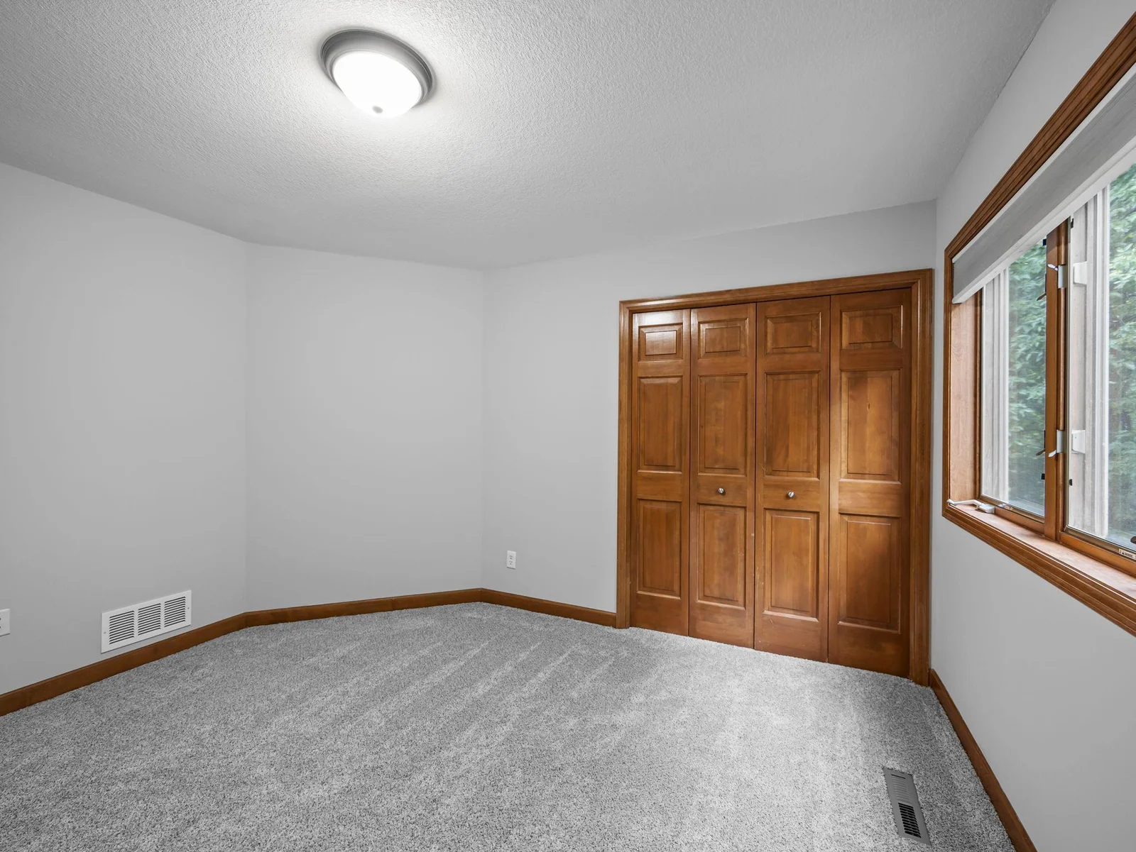 51-web-or-mls-2425 Peace Cir-226.jpg