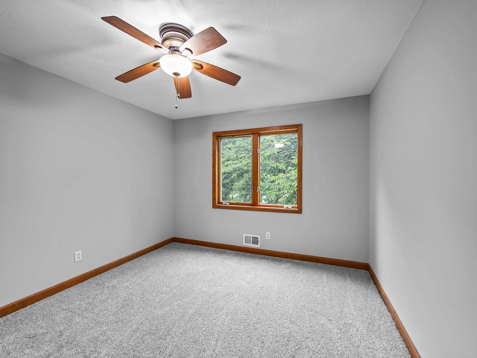 49-web-or-mls-2425 Peace Cir-219.jpg