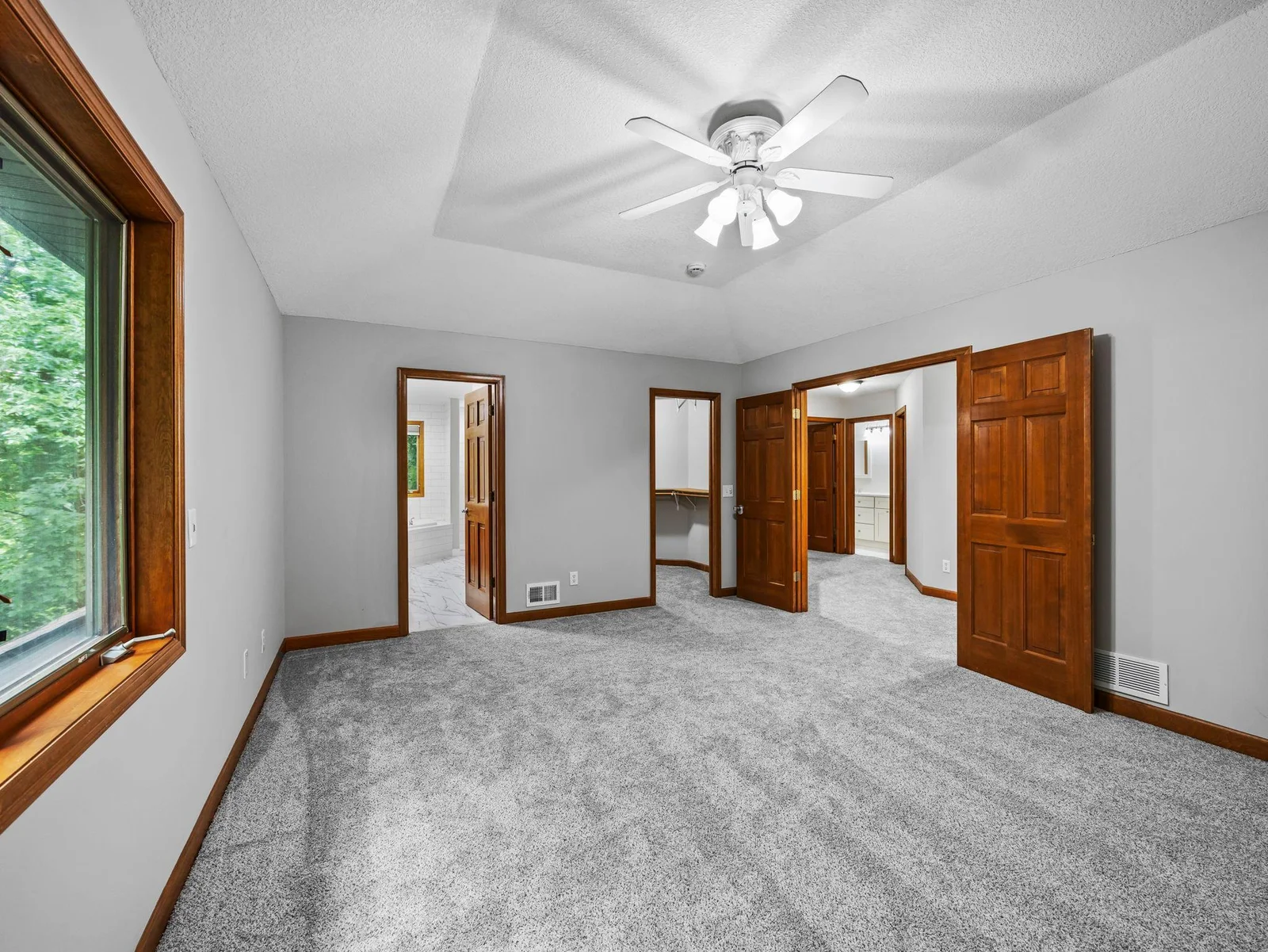 46-web-or-mls-2425 Peace Cir-208.jpg