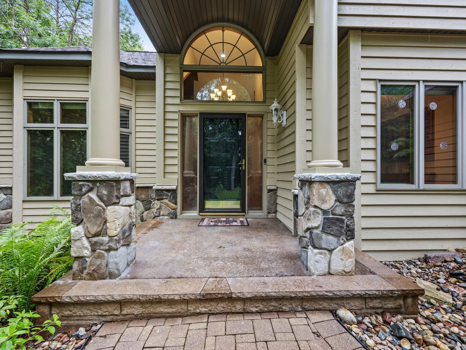 11-web-or-mls-2425 Peace Cir-48.jpg