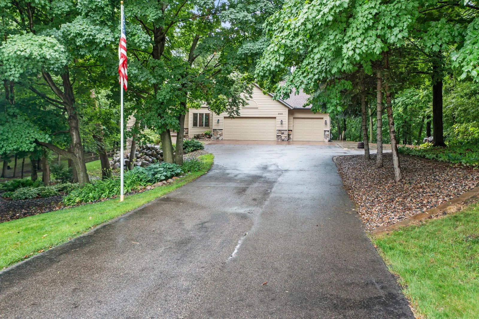 5-web-or-mls-2425 Peace Cir-1.jpg