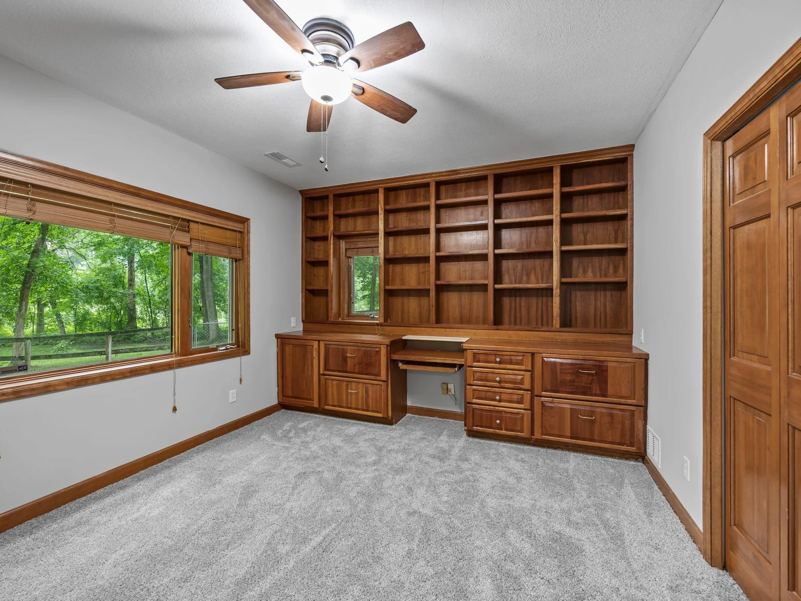 40-web-or-mls-2425 Peace Cir-187.jpg