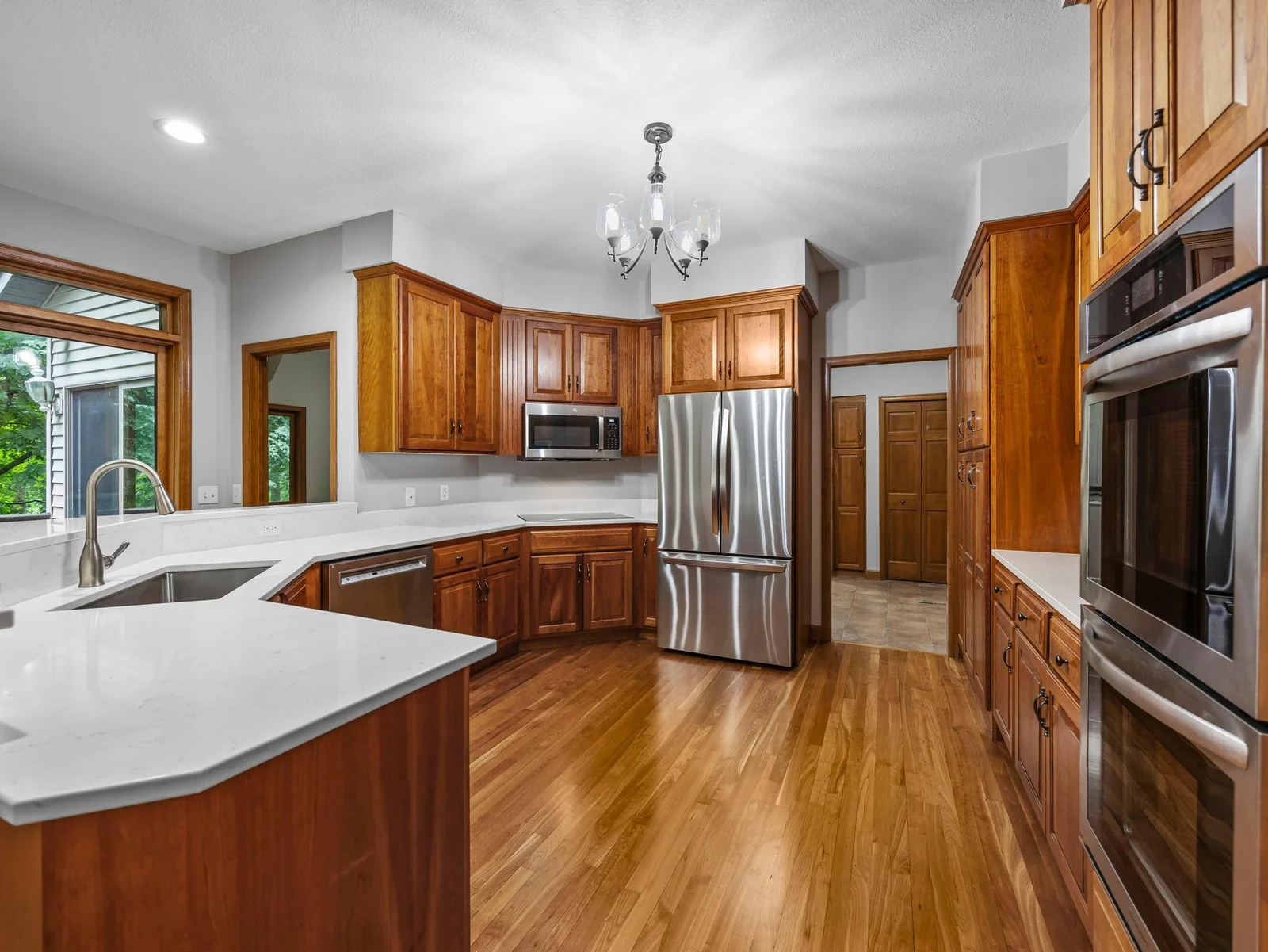 26-web-or-mls-2425 Peace Cir-133.jpg