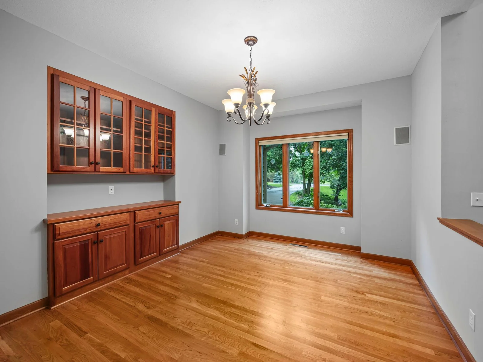 14-web-or-mls-2425 Peace Cir-85.jpg