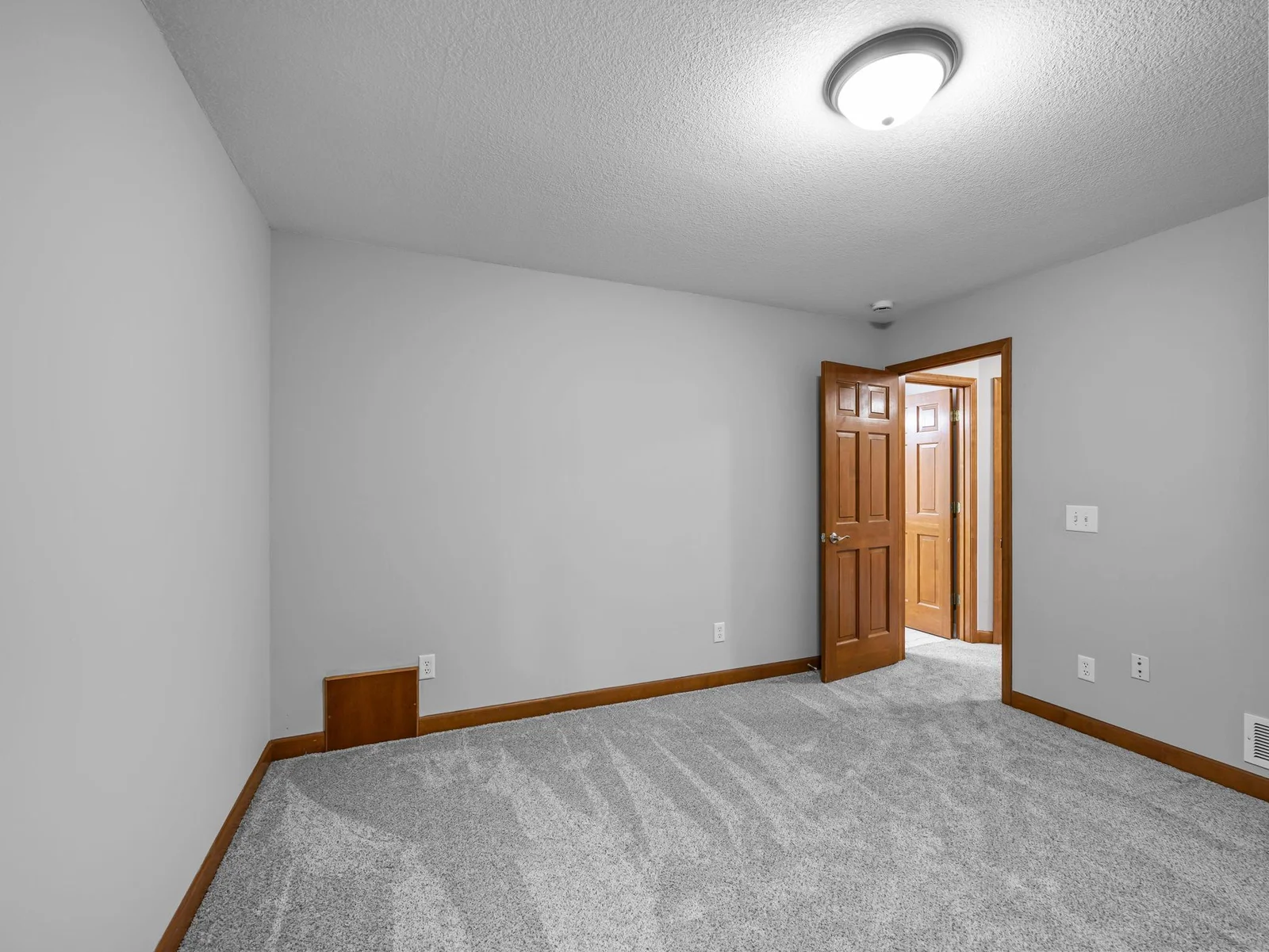 52-web-or-mls-2425 Peace Cir-230.jpg