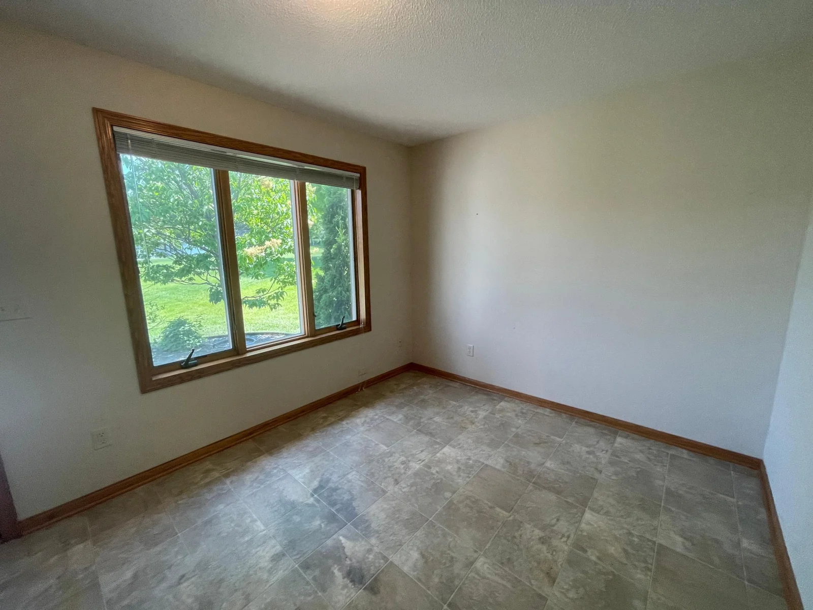 OFFICE/DEN/4 SEASON ROOM