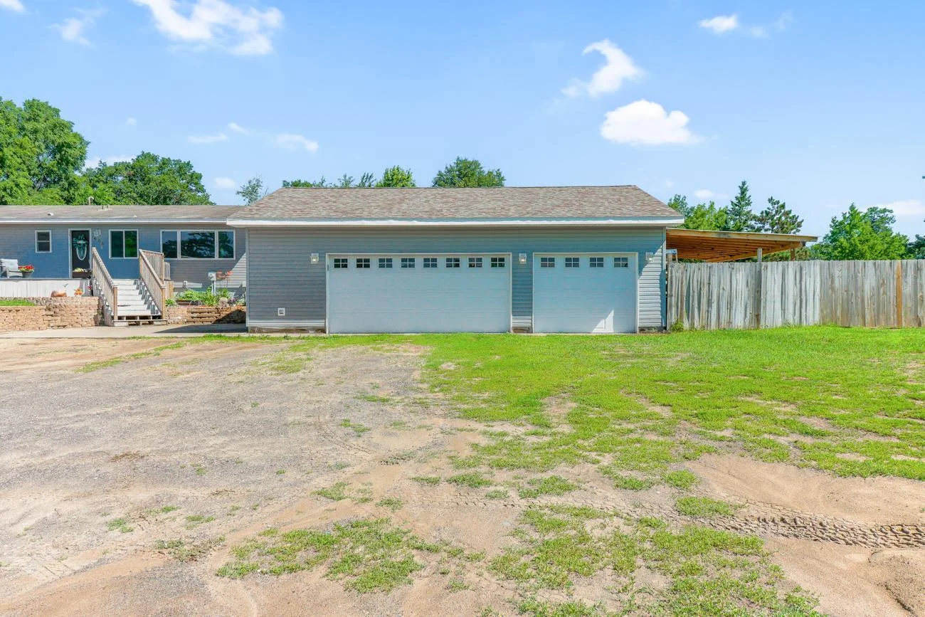 Extended heated garage with workshop that is around 1,000 square feet!