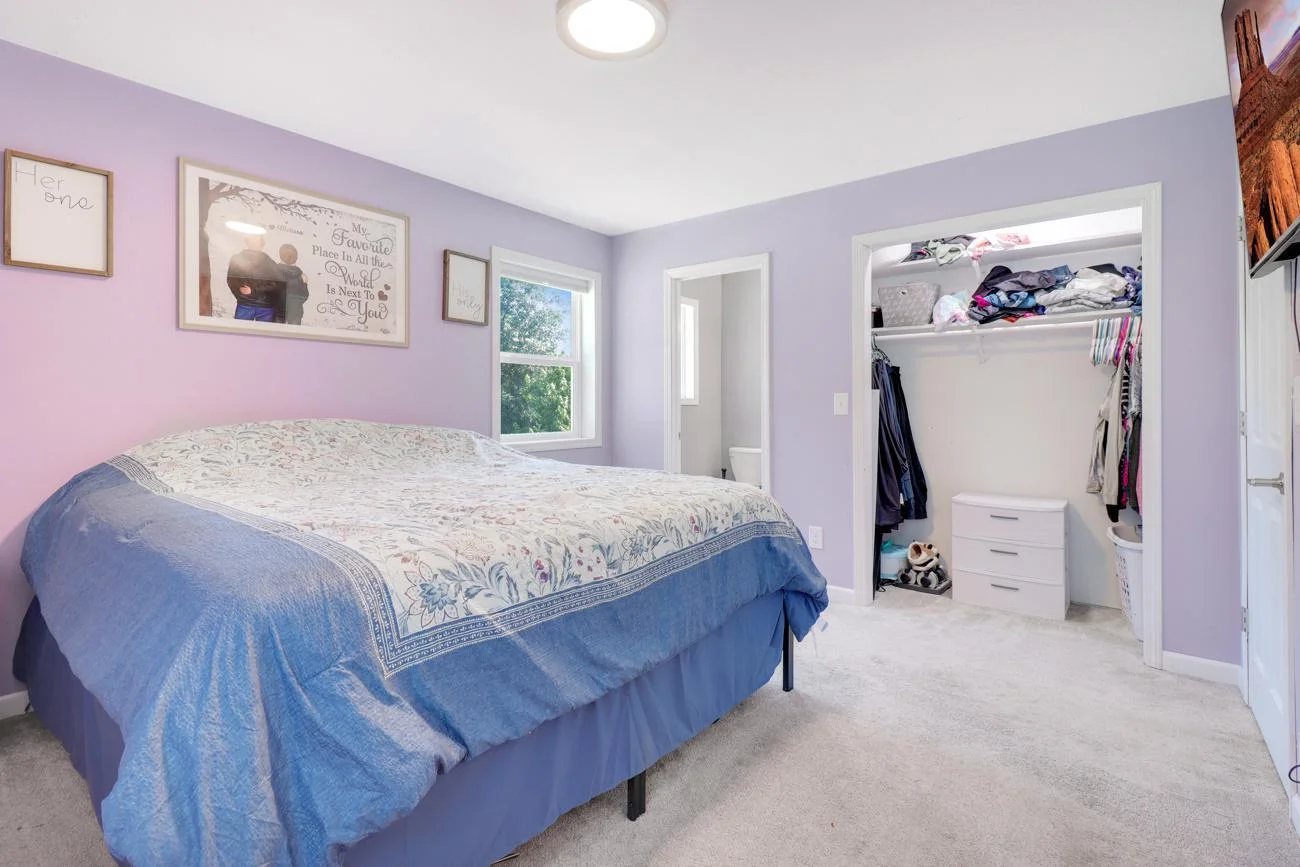 Primary bedroom with a 1/2 bath Main Floor