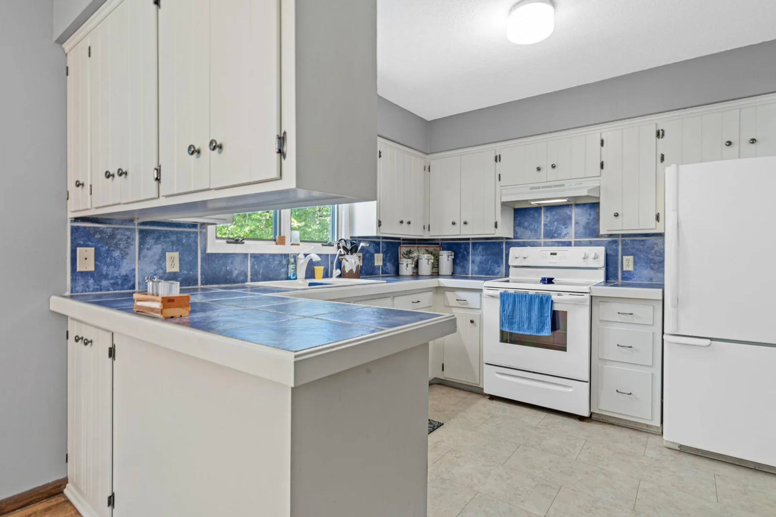 Bright Kitchen!
