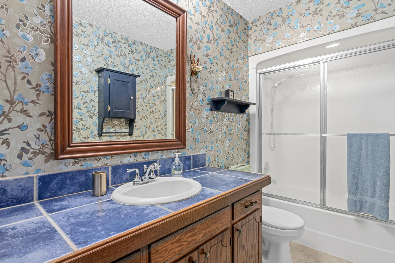 Upper Level Full Bath!