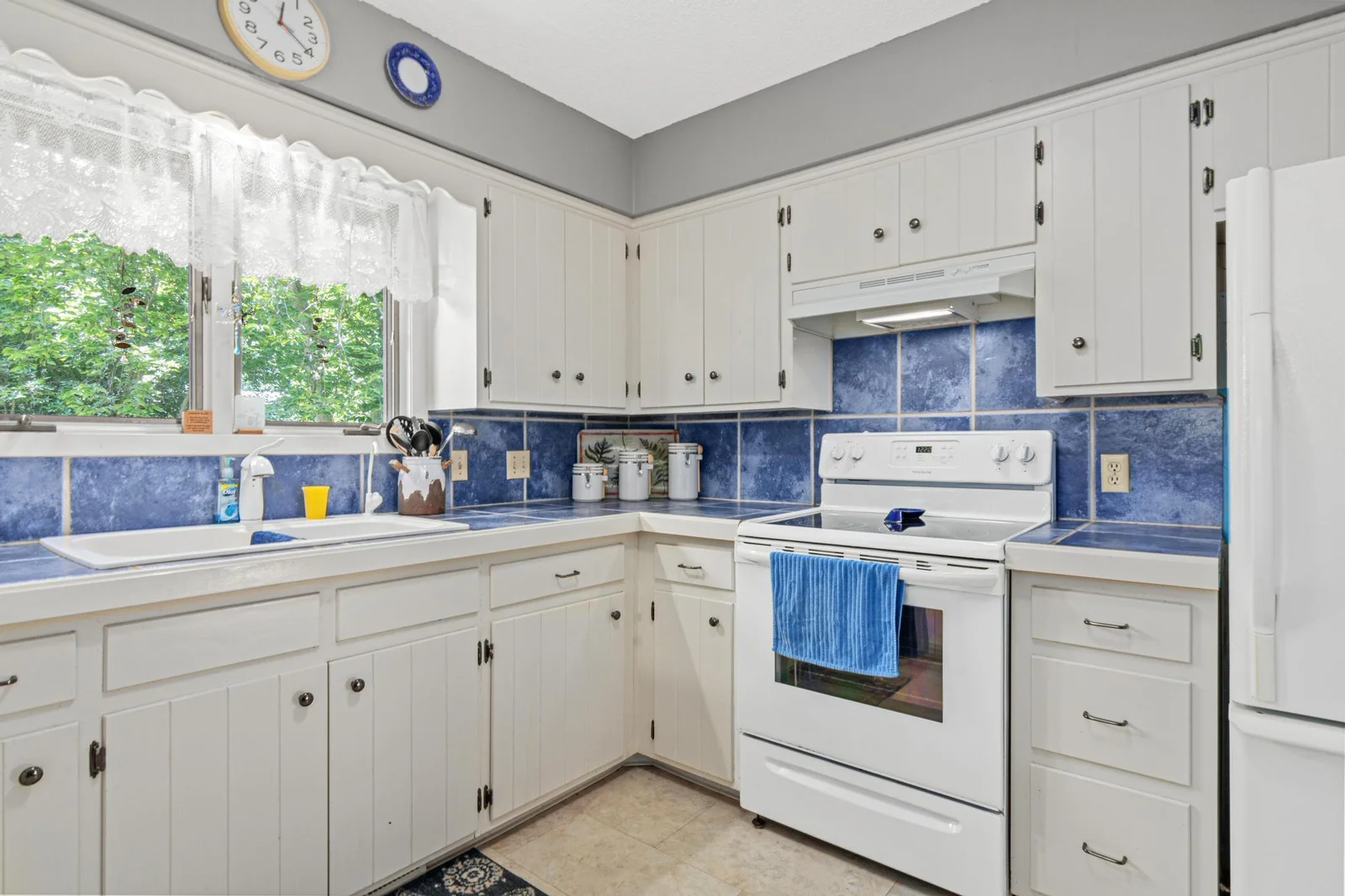 Plenty of Kitchen Storage!