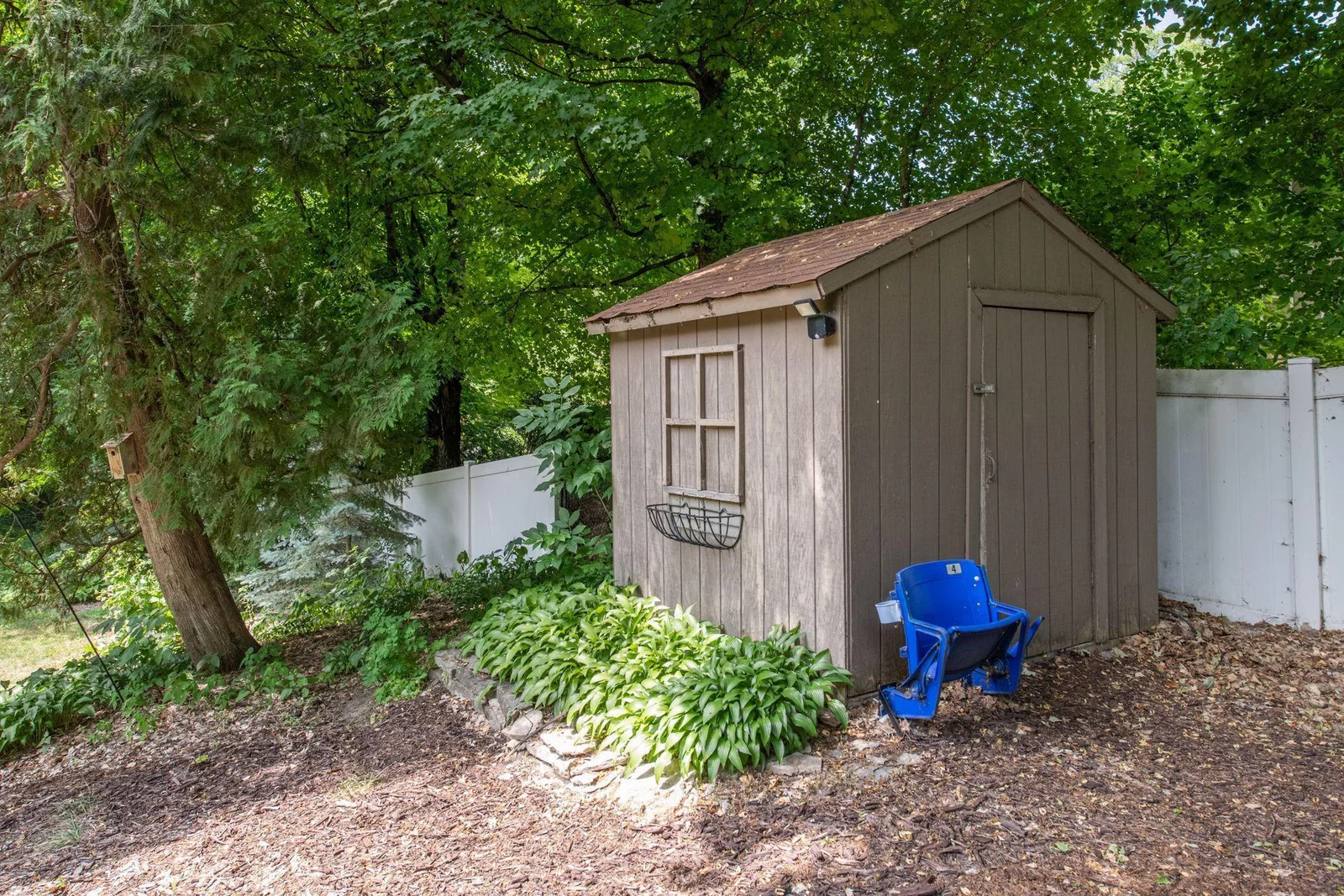 Great space to store your lawn and gardening essentials