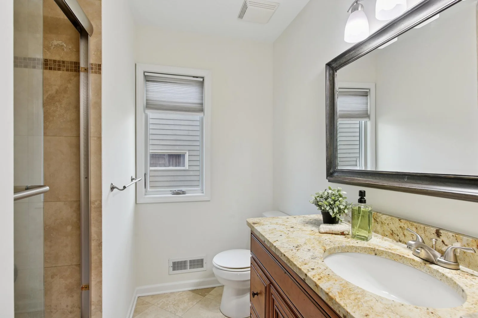 Main floor full bath