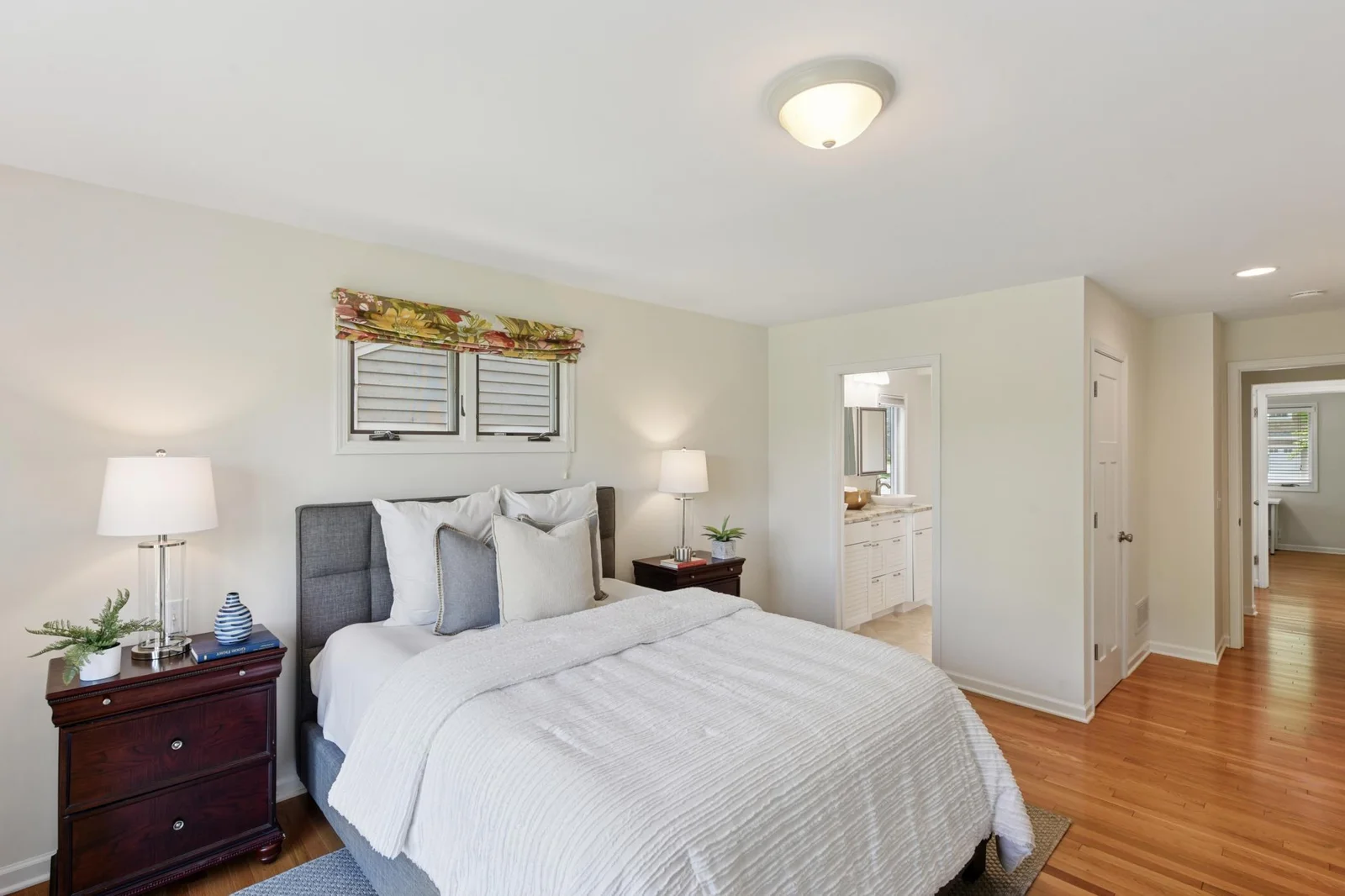 Primary bedroom offer great natural light and private ensuite