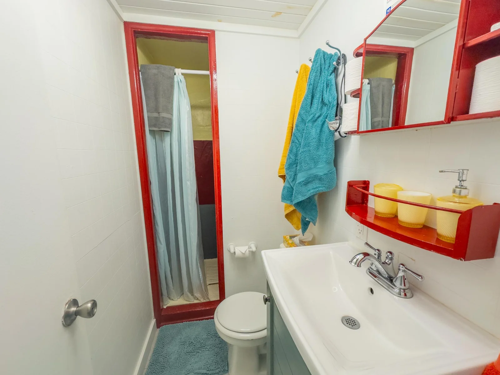3/4 bath with walk-in shower