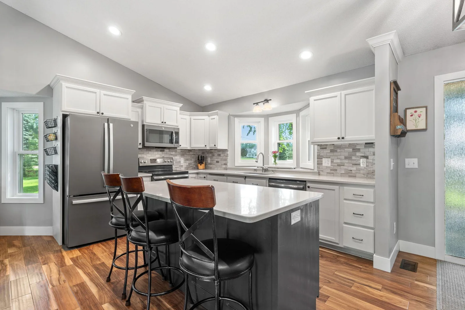 48-web-or-mls-1094 Barton Ave-48.jpg