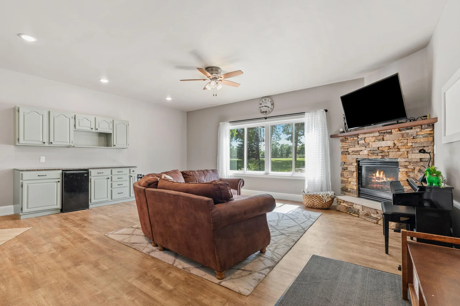 59-web-or-mls-1094 Barton Ave-59.jpg