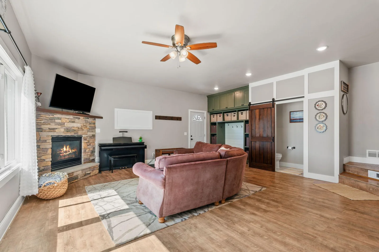 61-web-or-mls-1094 Barton Ave-61.jpg