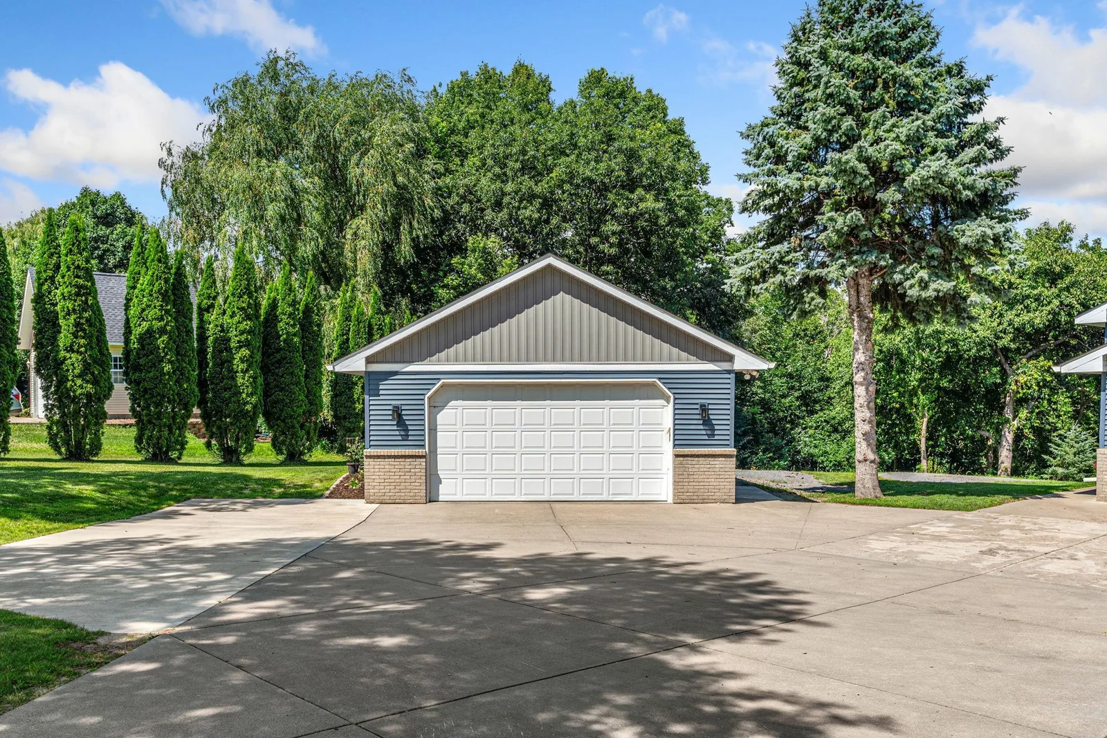 3-web-or-mls-1094 Barton Ave-2.jpg