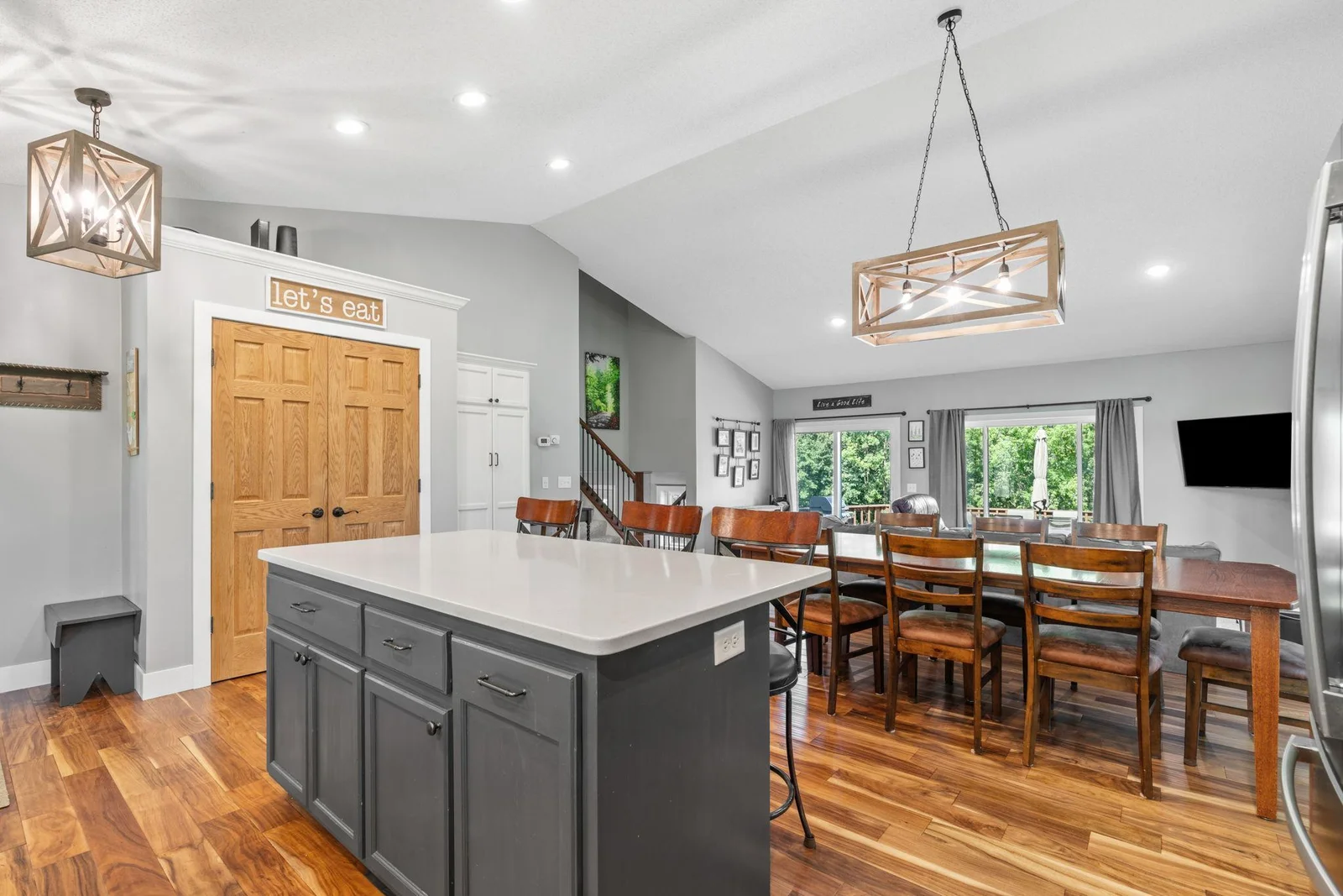 50-web-or-mls-1094 Barton Ave-50.jpg