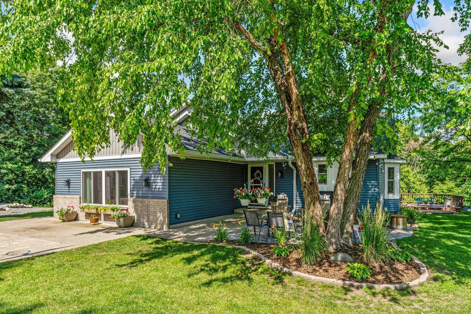 7-web-or-mls-1094 Barton Ave-7.jpg