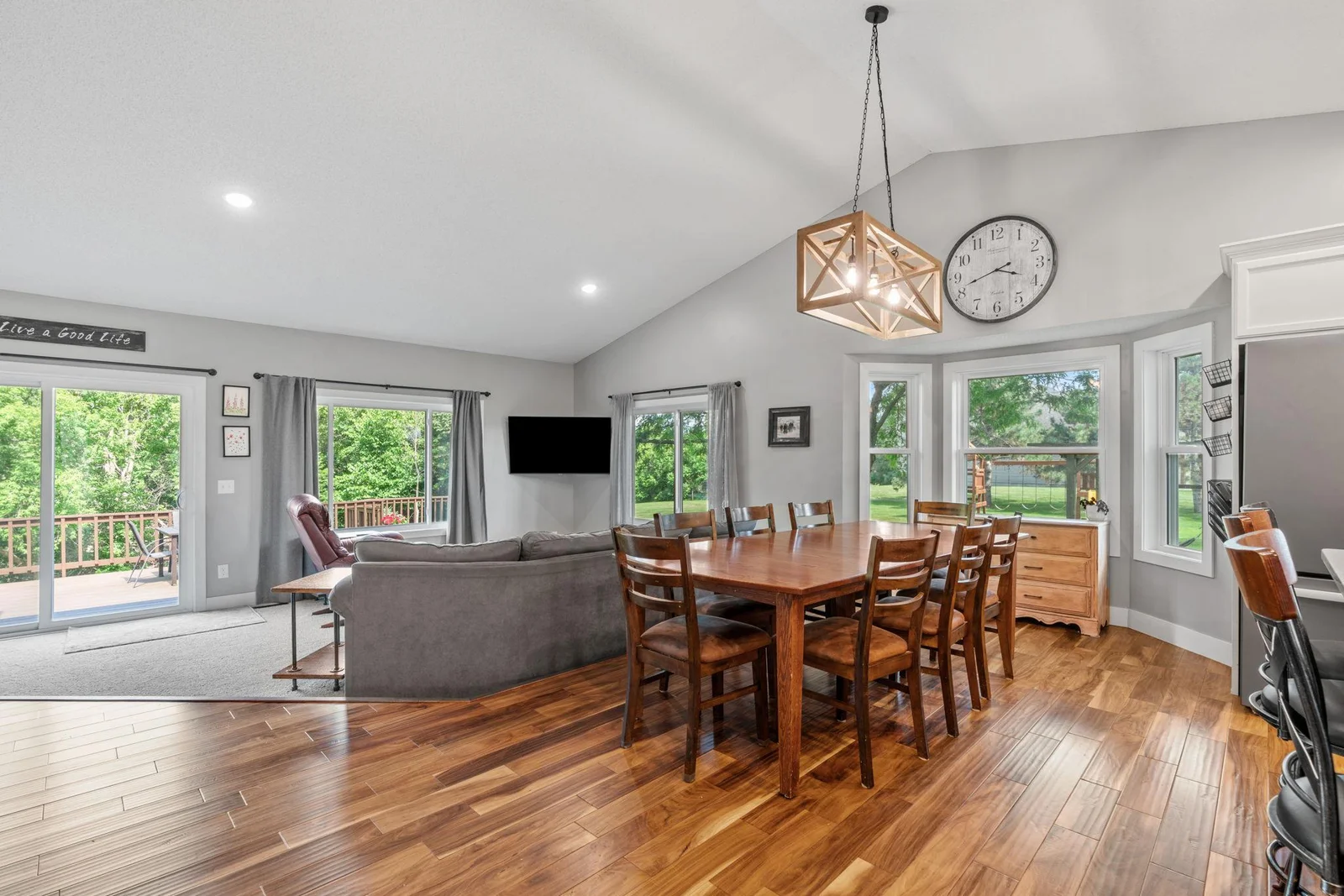 52-web-or-mls-1094 Barton Ave-52.jpg