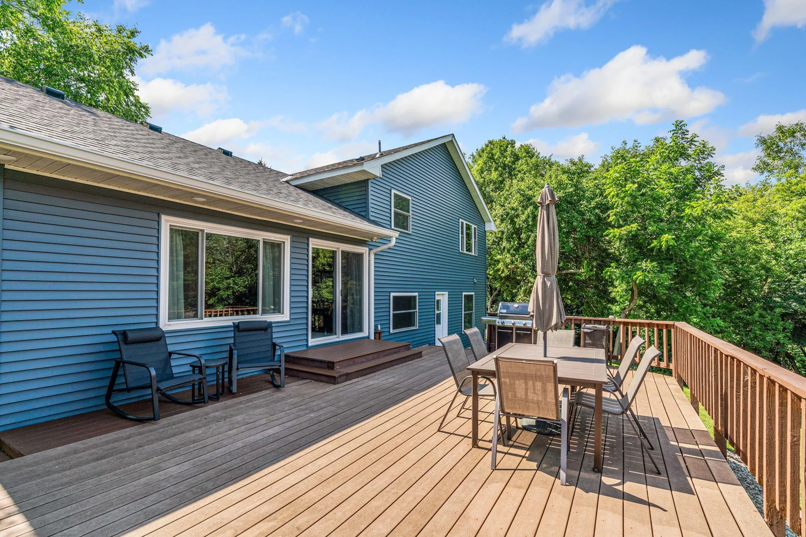 18-web-or-mls-1094 Barton Ave-18.jpg