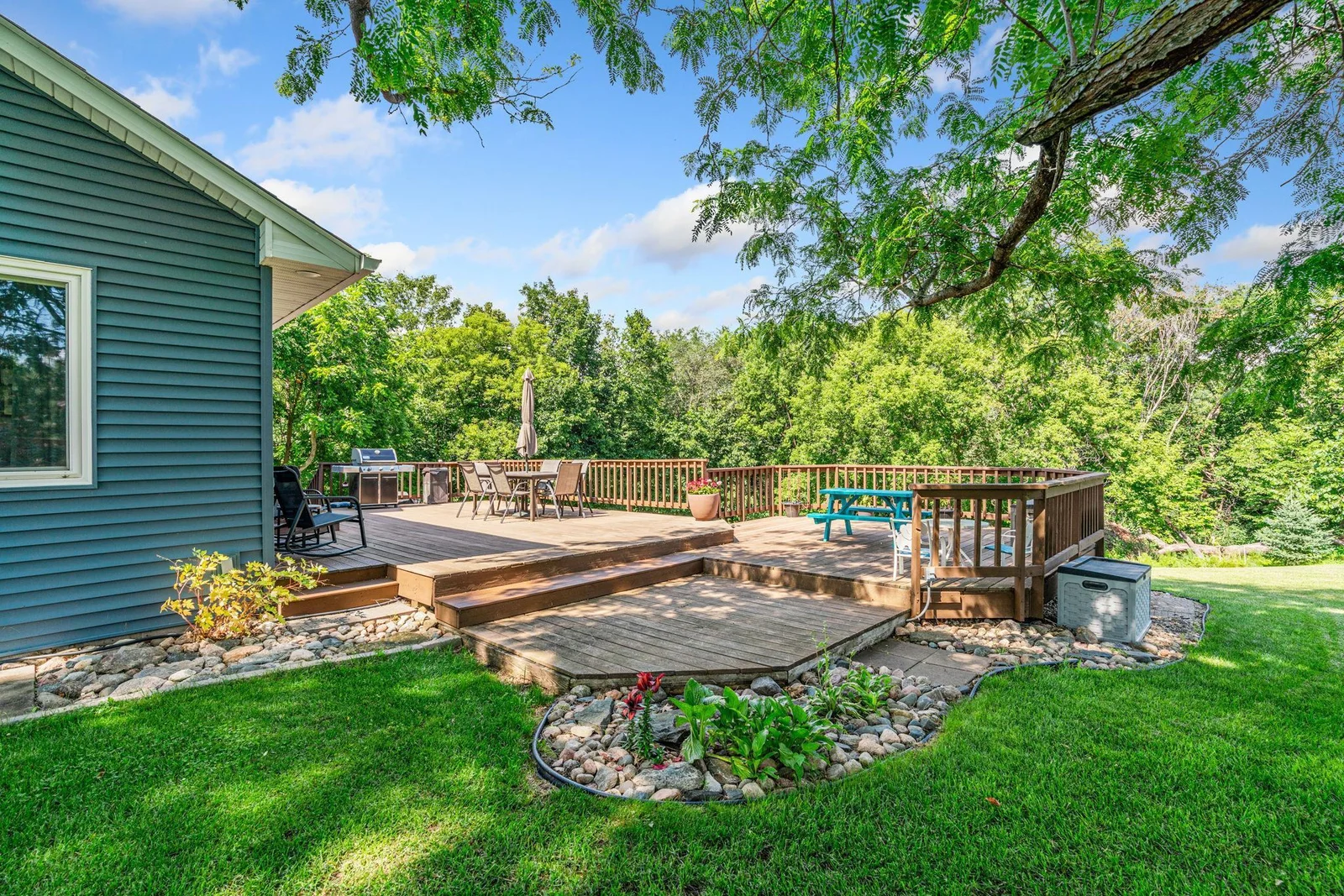 15-web-or-mls-1094 Barton Ave-15.jpg