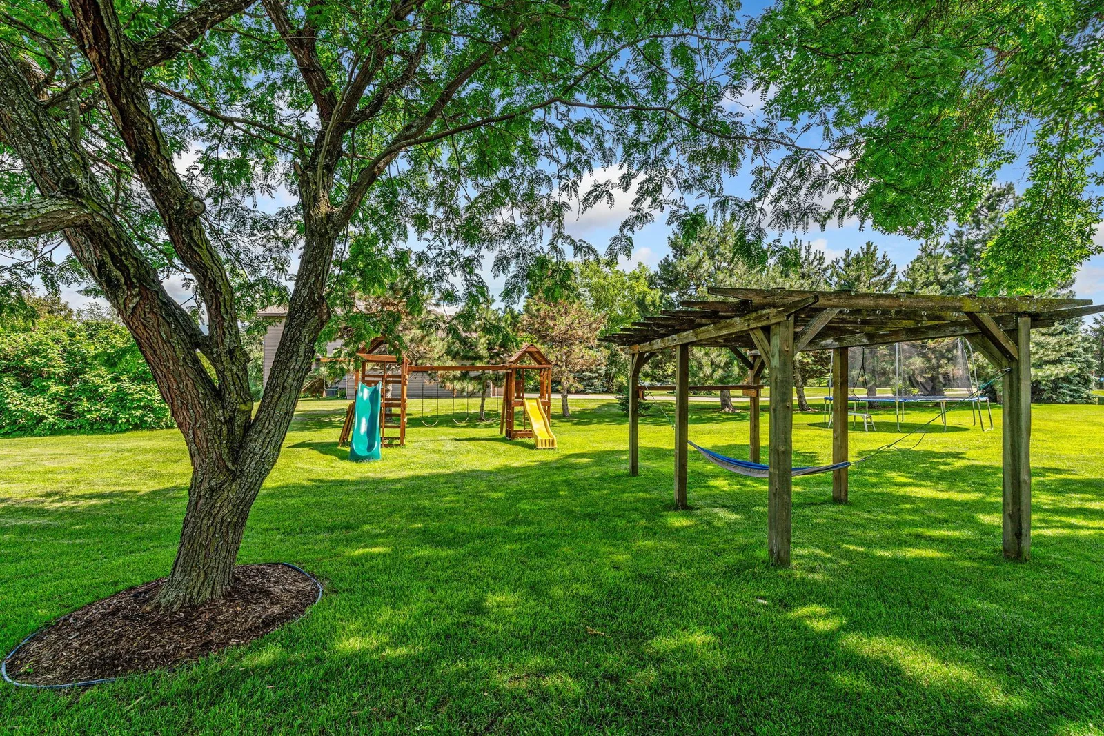 14-web-or-mls-1094 Barton Ave-14.jpg
